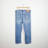 Vintage Levis jeans trousers pants bottoms joggers in lighter blue