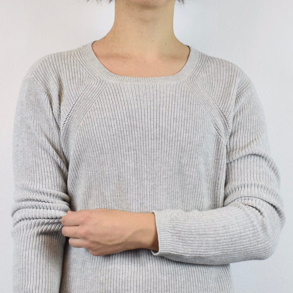 Vintage Tommy Hilfiger sweater sweatshirt jumper pullover in grey