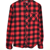 Vintage flannel plaid collared button-down shirt top blouse in black and red