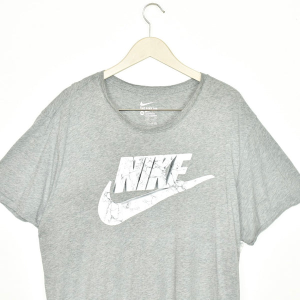 Vintage Nike t-shirt top blouse tee in black and gray