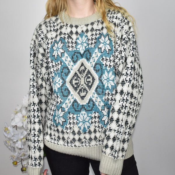 Vintage Greenland colourful knitted sweatshirt jumper sweater top pullover in white black and blue